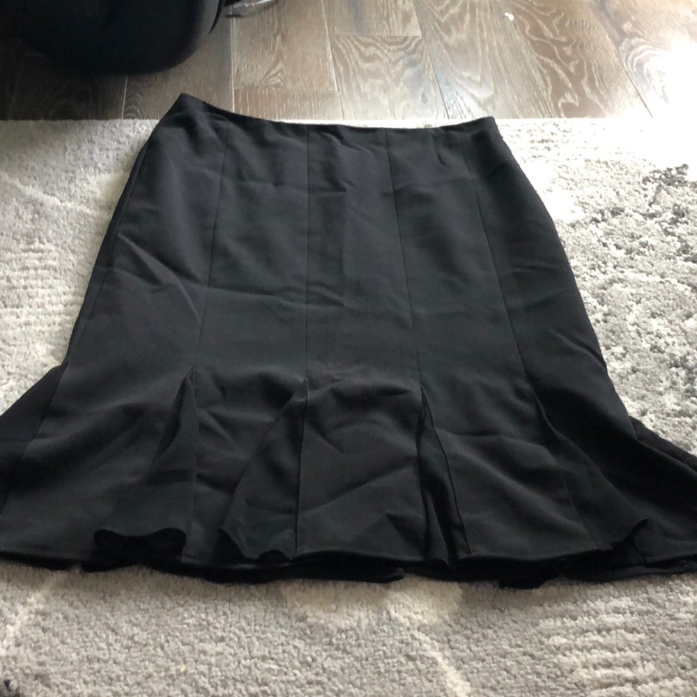Black skirt with flouncy bottom